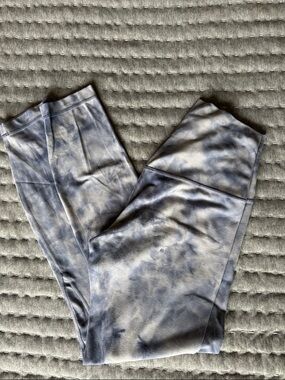 Lululemon Align Tie-Dye High-Waist Leggings in Light Gray and Navy